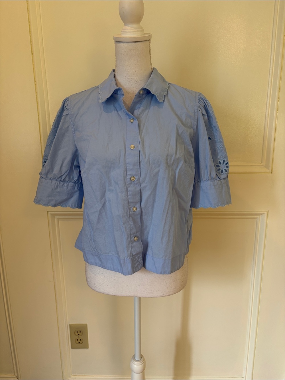 Casual Sky Blue Button-Down Eyelet Sleeve Shirt